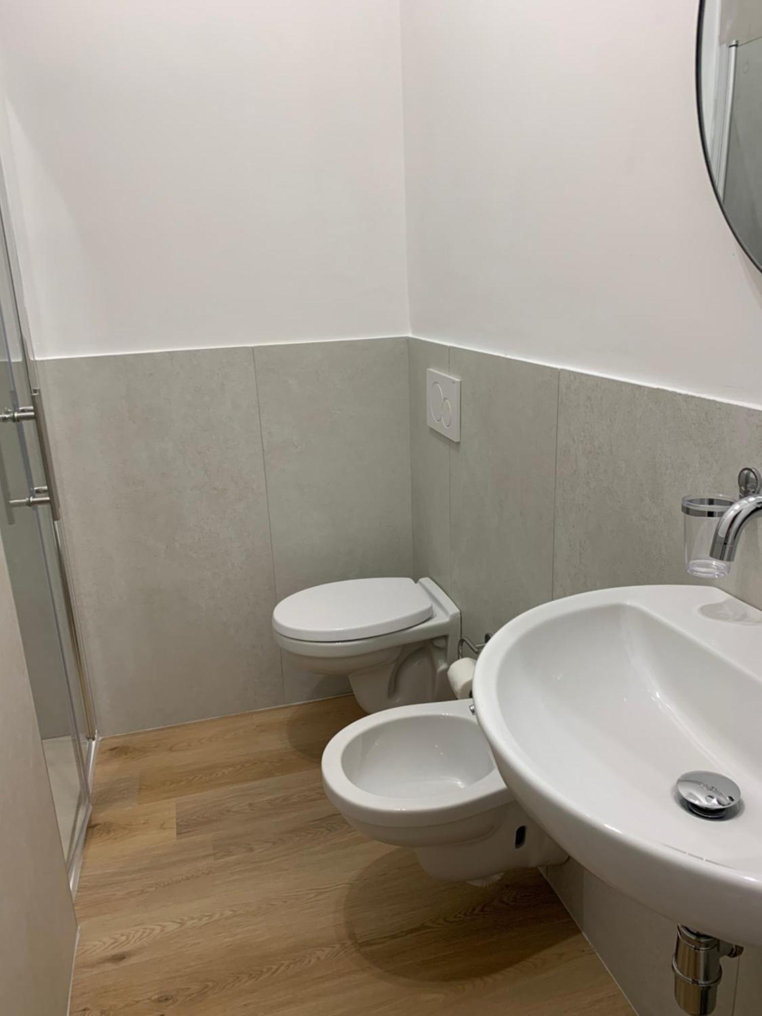 Riva Reno 4 Rooms Болонья Екстер'єр фото